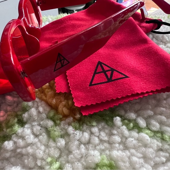 RARE* NEVER WORN* Alaska RED FOR FILTH™️ tour merch sunglasses signed by Alaska - Picture 5 of 14